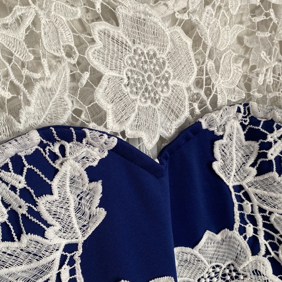 Venus sleeveless Blue and white lace midi dress stretchy. - Picture 3 of 14